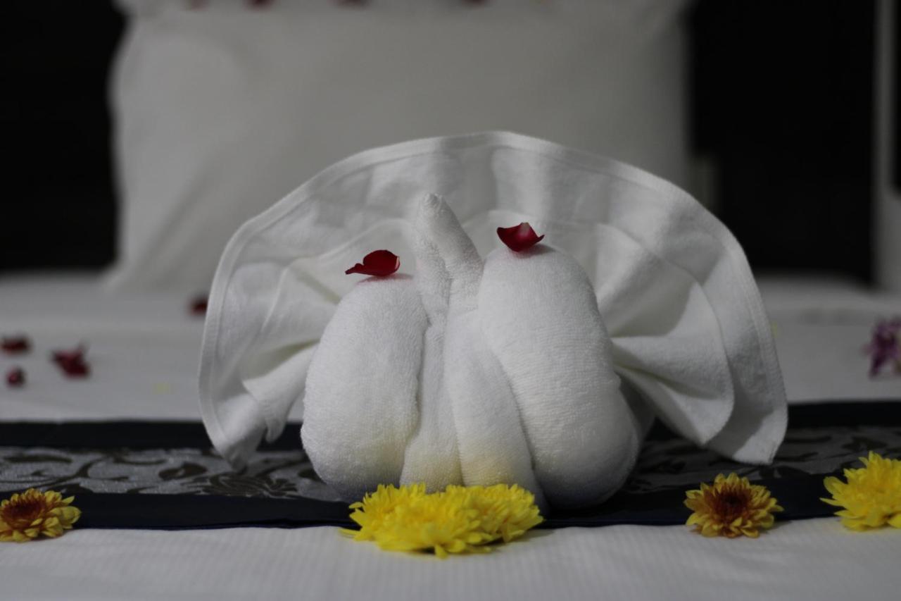Chana Hotel Phuket Extérieur photo