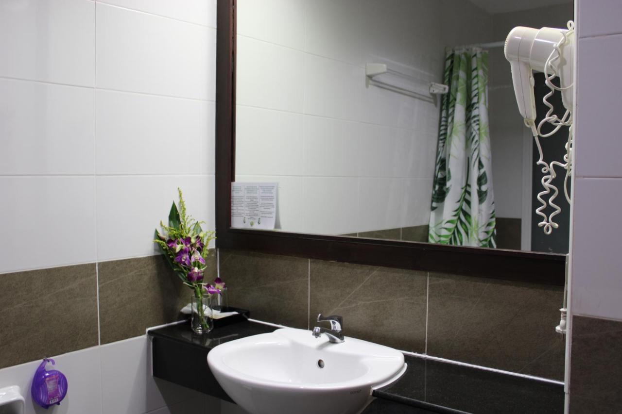 Chana Hotel Phuket Extérieur photo