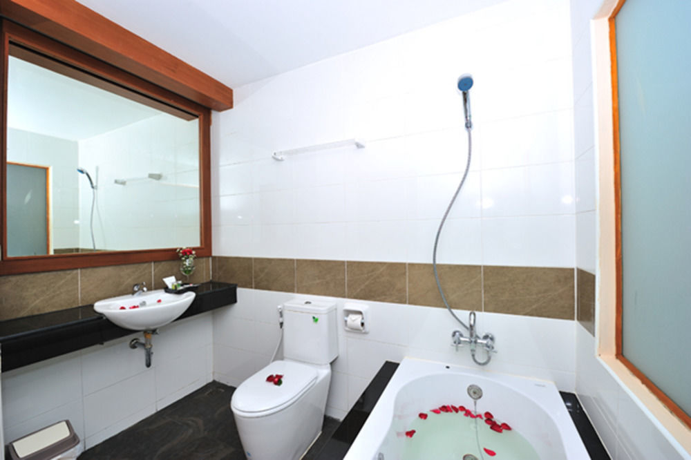 Chana Hotel Phuket Extérieur photo