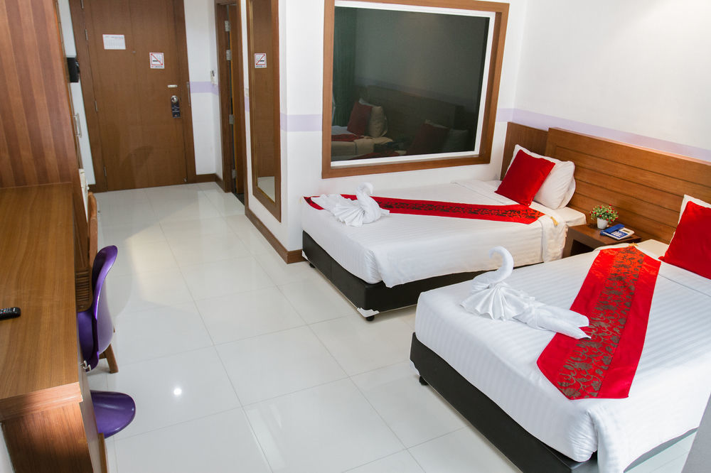 Chana Hotel Phuket Extérieur photo