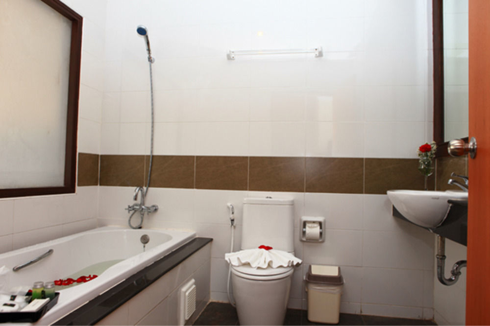 Chana Hotel Phuket Extérieur photo